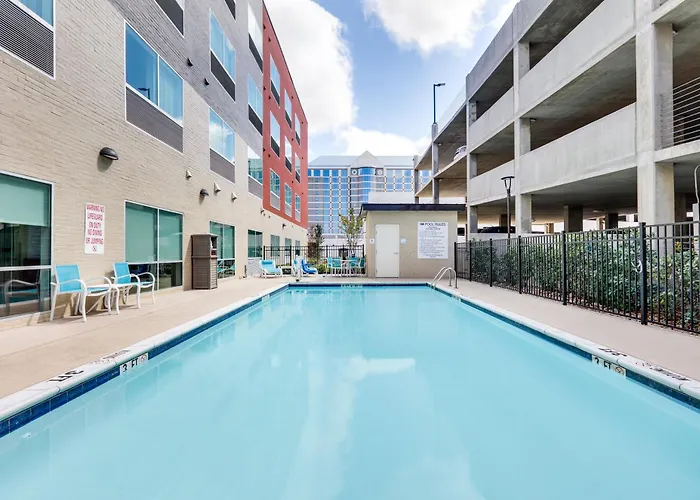 Holiday Inn Express & Suites Dallas Nw - Farmers Branch By Ihg