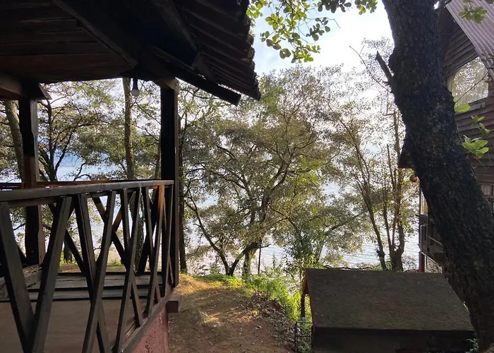 Cabanas Rusticas De Zirahuen