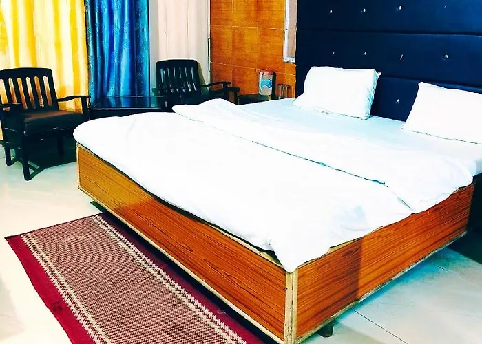 Hotel Holiday Dalhousie - Near Ghandhi Chowk Mall Road