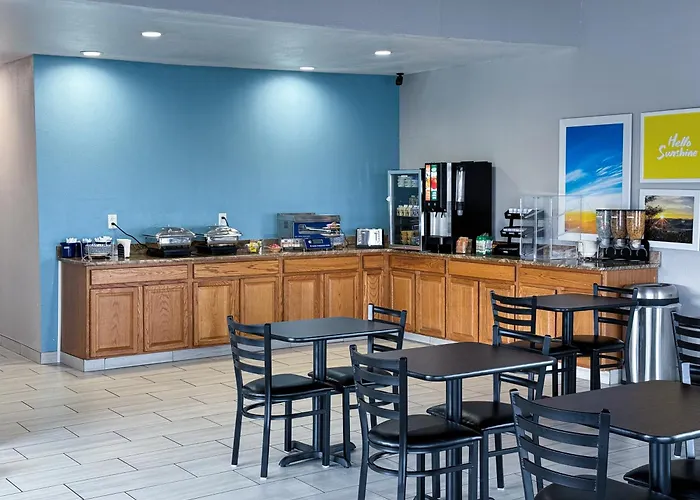 Days Inn & Suites By Wyndham , Nm