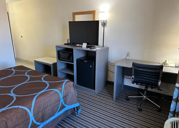 Super 8 By Wyndham Columbia Clark Lane