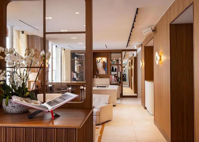 Padam Hotel