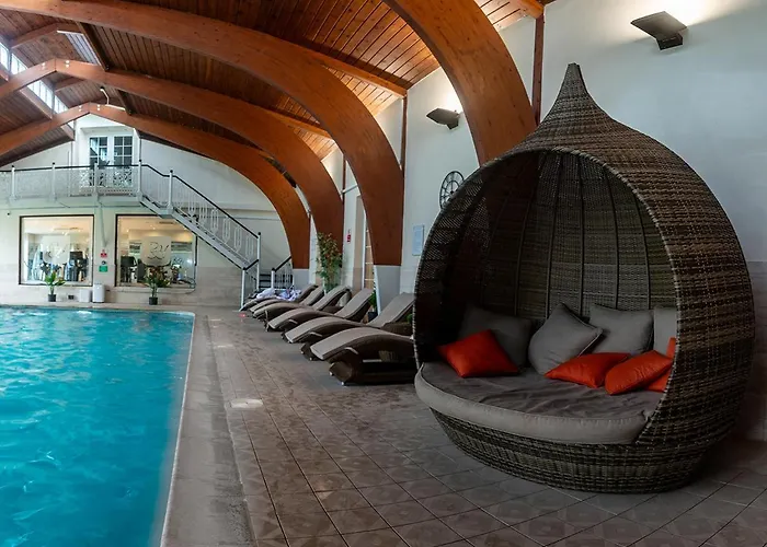 Rowton Hall Hotel And Spa