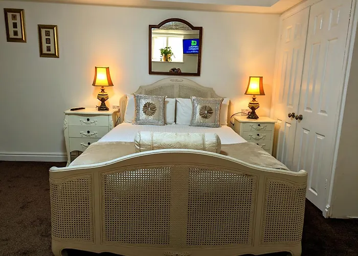 Brookside Hotel & Restaurant
