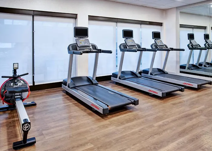 Holiday Inn Express Hotel & Suites - Belleville Area By Ihg