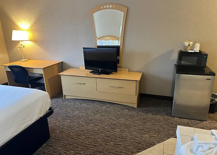 Baymont By Wyndham Lawrenceburg Hotel