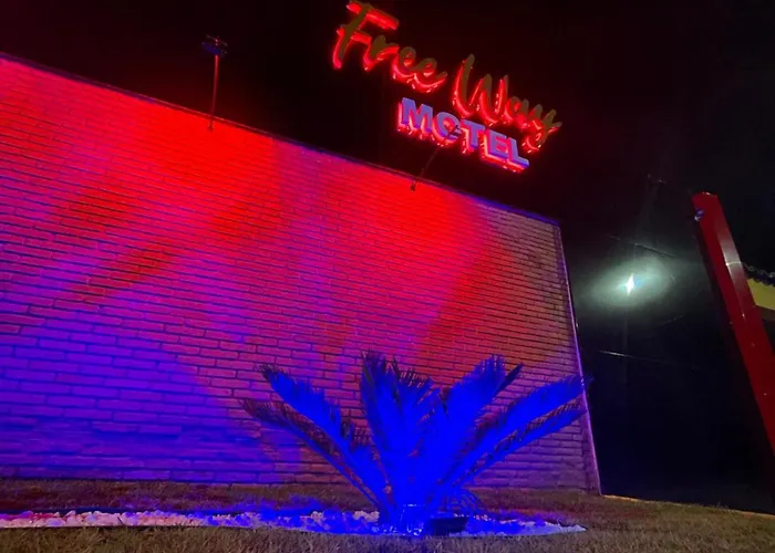 Free Way Motel