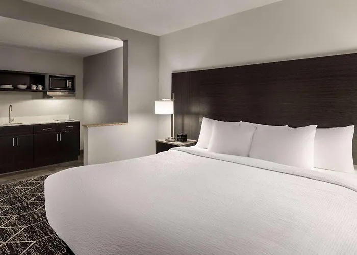 La Quinta Inn & Suites By Wyndham Lake George