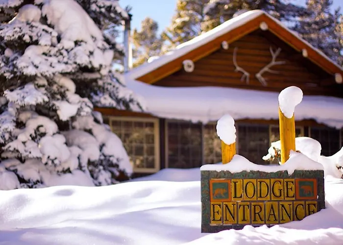 Storm Mountain Lodge & Cabins