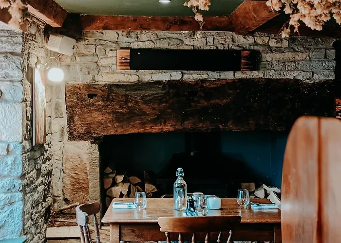 The Lion At West Pennard Hotel