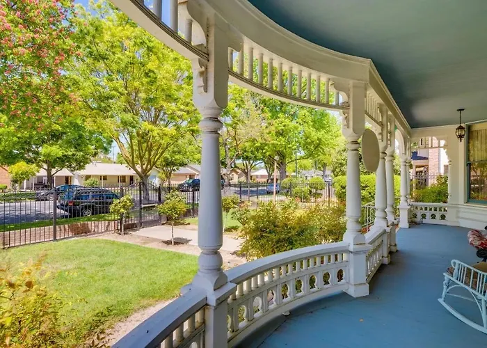 Lodi Hill House Hotel