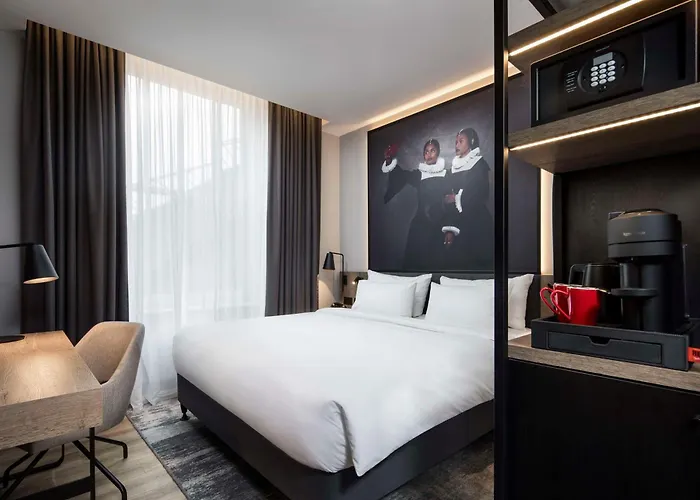 Radisson Red ,