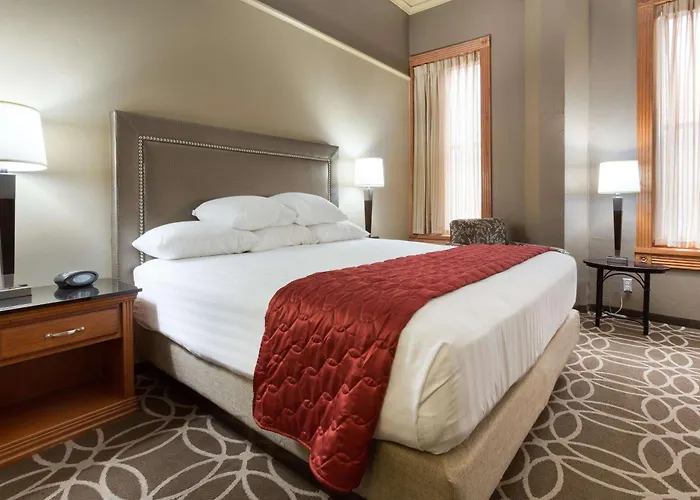 Drury Inn & Suites Riverwalk