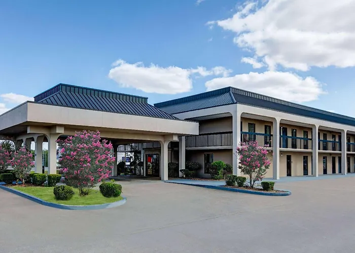 Days Inn By Wyndham Greenville Ms