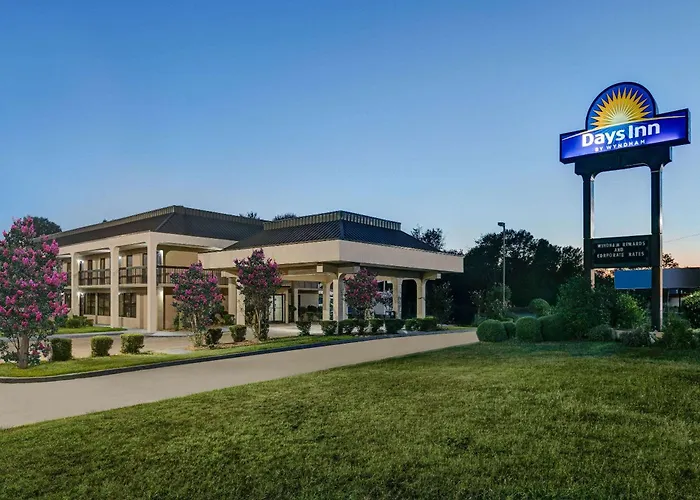 Days Inn By Wyndham Greenville Ms