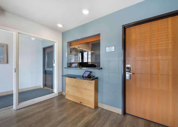 Extended Stay America Select Suites - Wichita - South