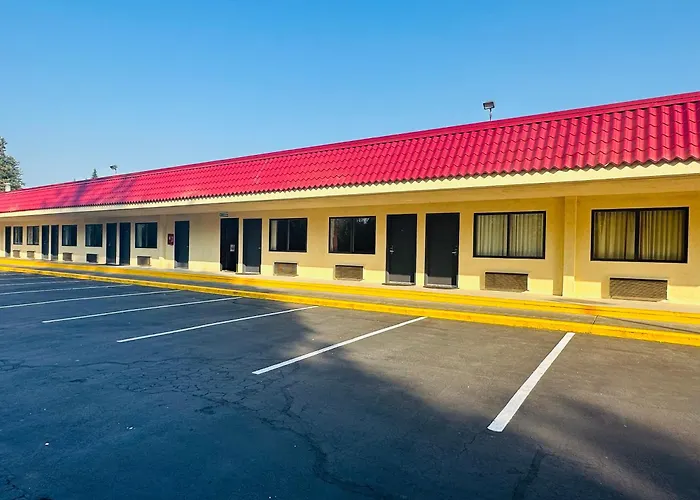 Timberland Inn & Suites