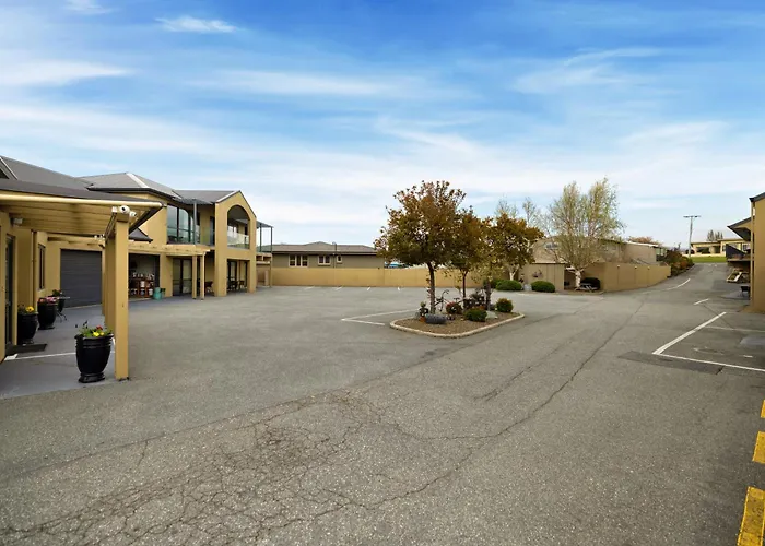 Avenue Motel