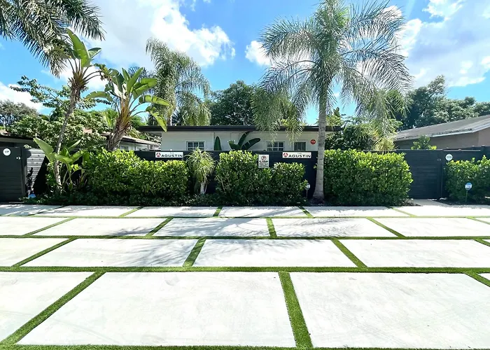 The Agustin Guesthouse - Men Only Clothing Optional