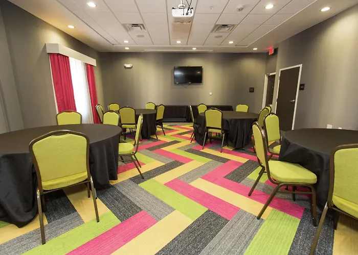 Hampton Inn Mustang