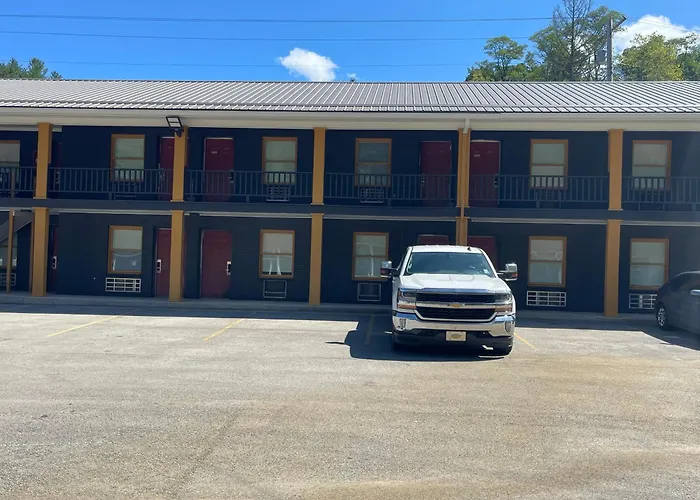 Elkins Dog Friendly Hotels