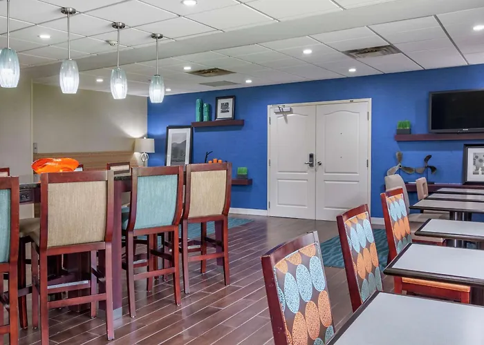 Hampton Inn Adel
