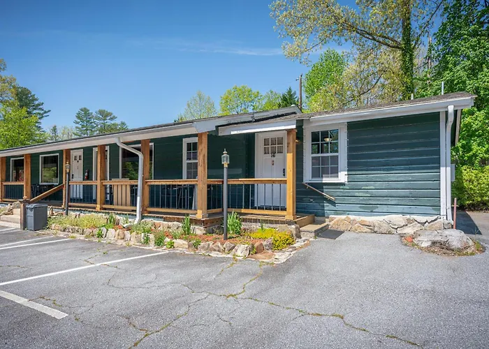 Cedarwood Inn Hendersonville