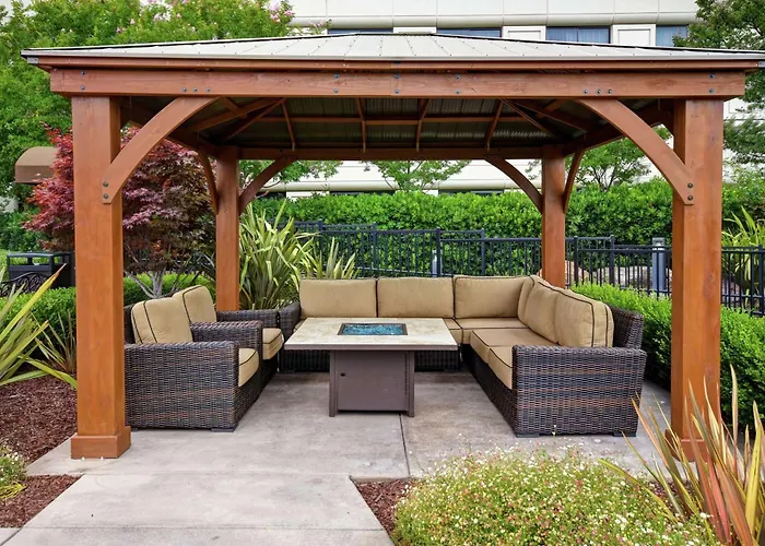Doubletree By Hilton Pleasanton At The Club Hotel