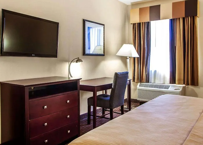 Quality Inn & Suites Peoria North