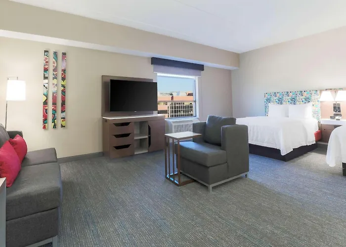 Hampton Inn & Suites Downtown
