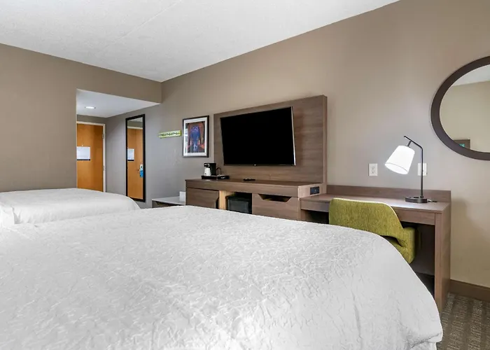 Hampton Inn & Suites Louisville East