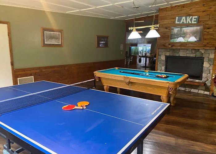 Hiawatha Lodge Inn Eagle River