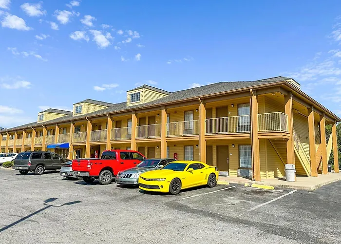 Bonita Lakes Inn By Capital O I20