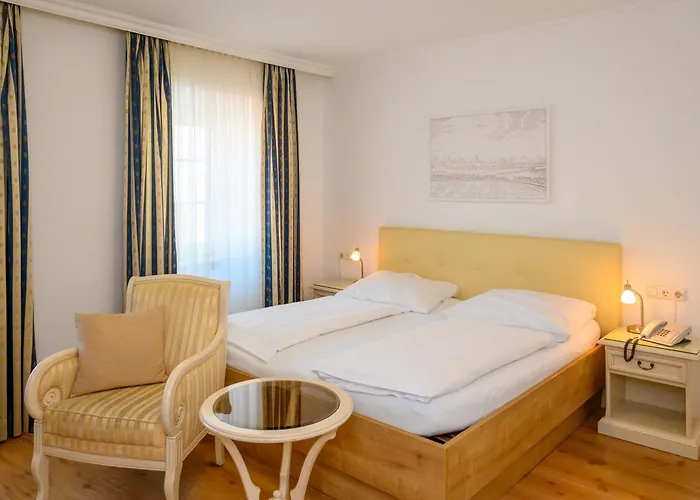 Hotel zum Goldenen Schiff