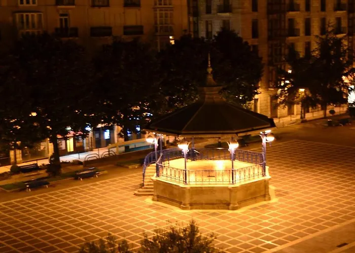 Plaza Pombo B&B - Hostal Santander
