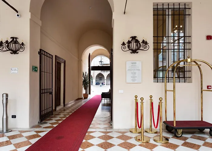 Cà Uberti Palace