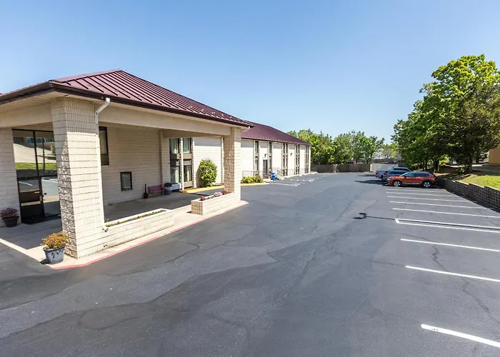 Super 8 By Wyndham Branson Andy Williams Theatre
