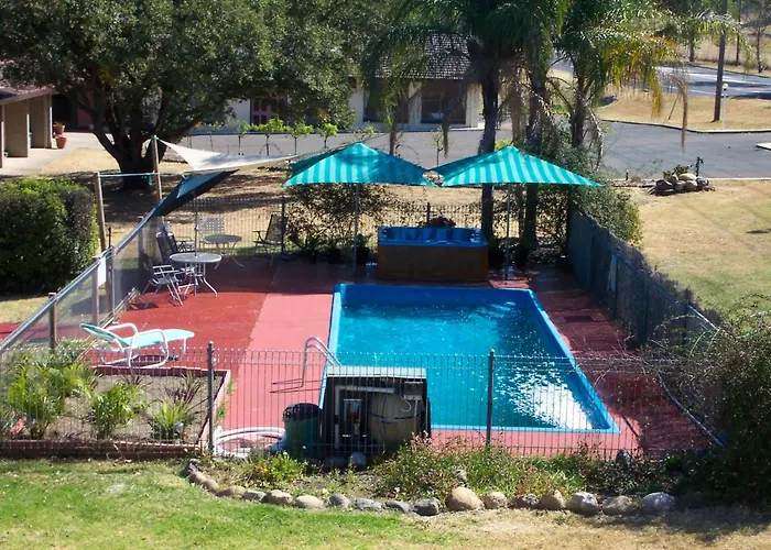 Colonial Inn Motel