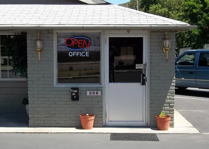 Budget Inn -