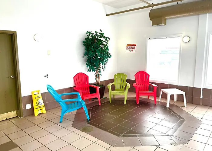 Super 8 By Wyndham Hinton-Free Breakfast,Wifi,Parking Hotel
