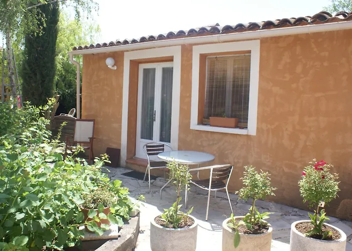 Bed and Breakfast Les Romarins à Crestet