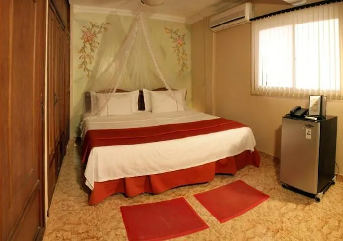 Hotel D' Leon Inn