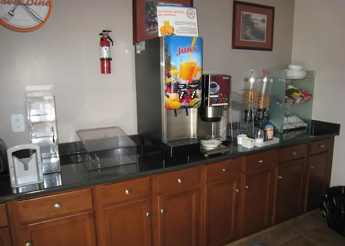 Canadas Best Value Inn & Suites-Vernon