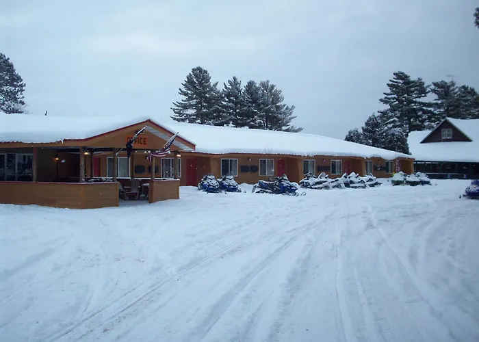 Hiawatha Lodge Inn