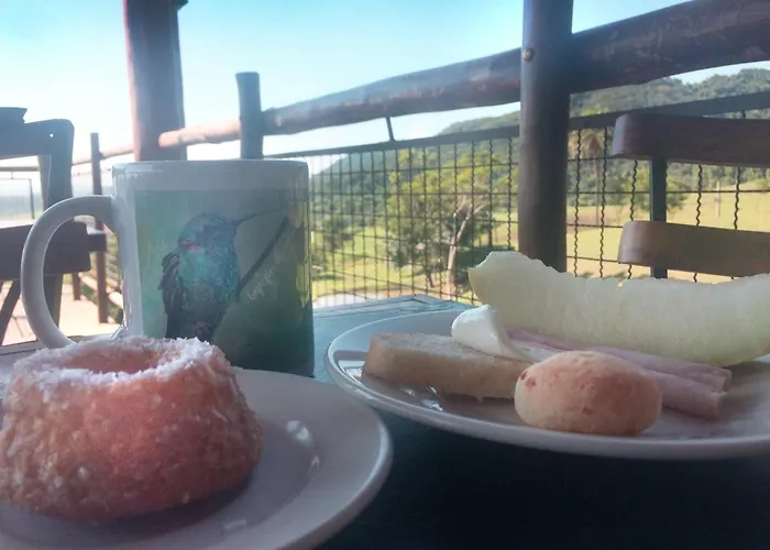 Viva Brotas Chalés e Cabanas com cachoeira