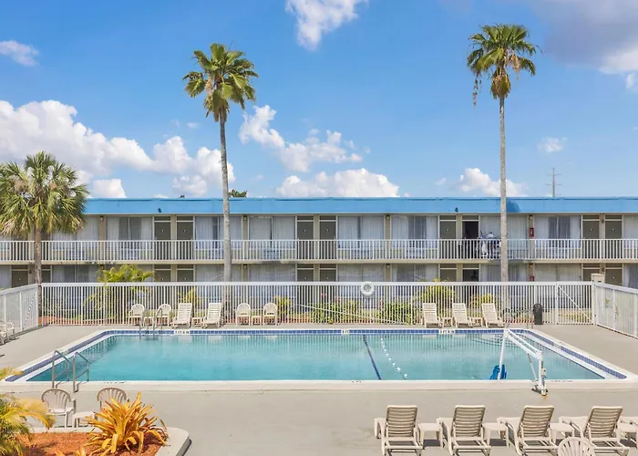 Days Inn By Wyndham Kennedy Space Center