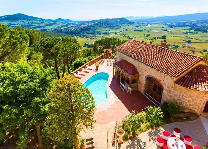 Le Chateau Des Costes