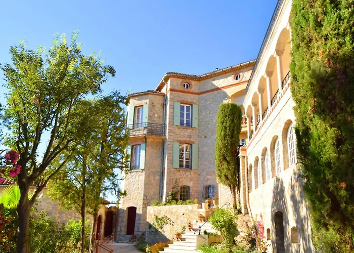 Le Chateau Des Costes