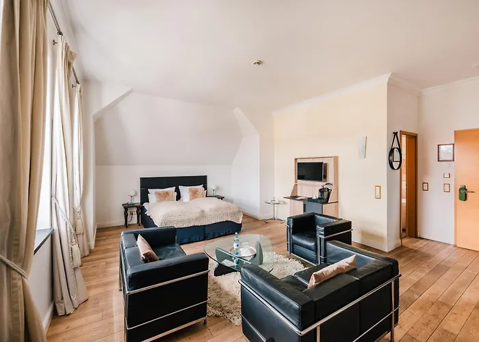 SCHLOSS RANZOW - kleines Romantik Hotel - Wellness - Golfplatz - Hochzeiten&Feiern Lohme