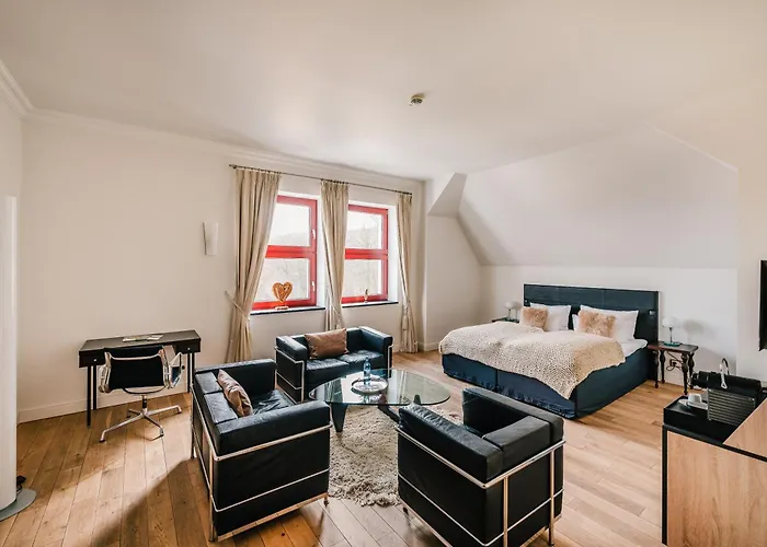 SCHLOSS RANZOW - kleines Romantik Hotel - Wellness - Golfplatz - Hochzeiten&Feiern Lohme